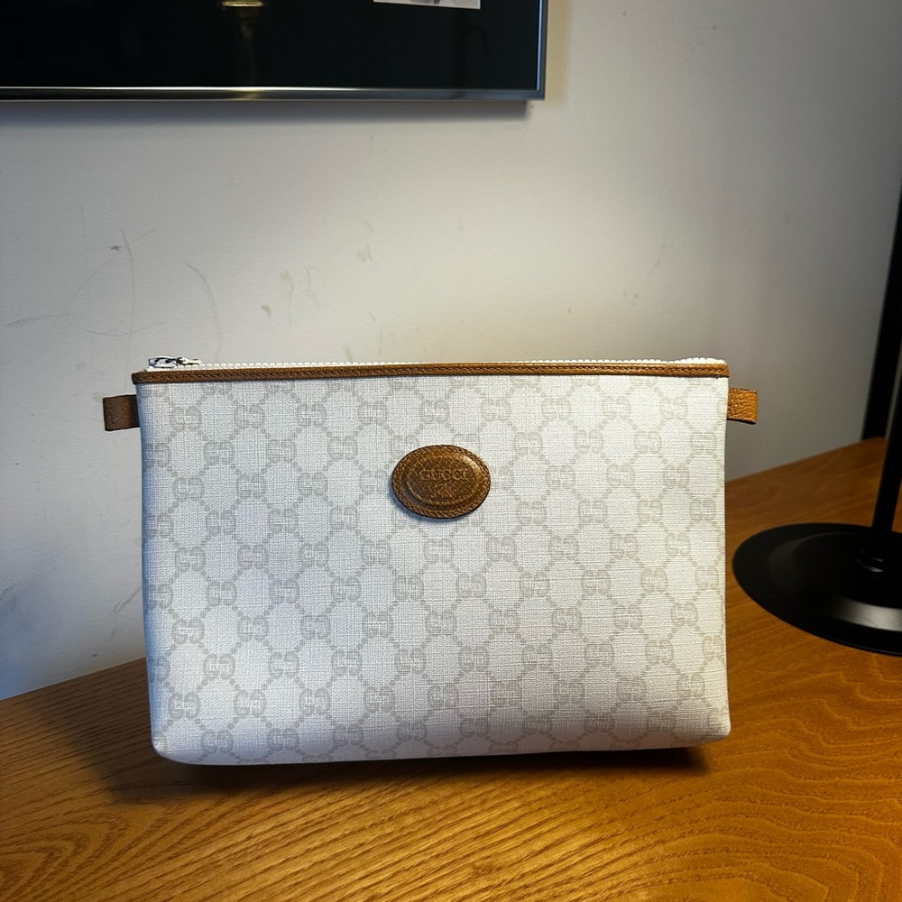 Gucci Plus White Coated Canvas Clutch - Picture 2 of 12